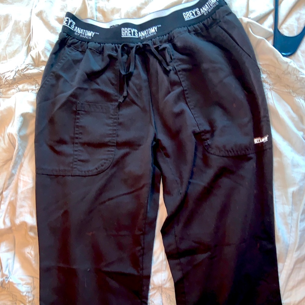 Black grey’s anatomy active scrub set size XS. USED condition.